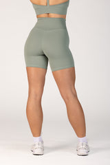 CASSEY Sweeney Short : 6"