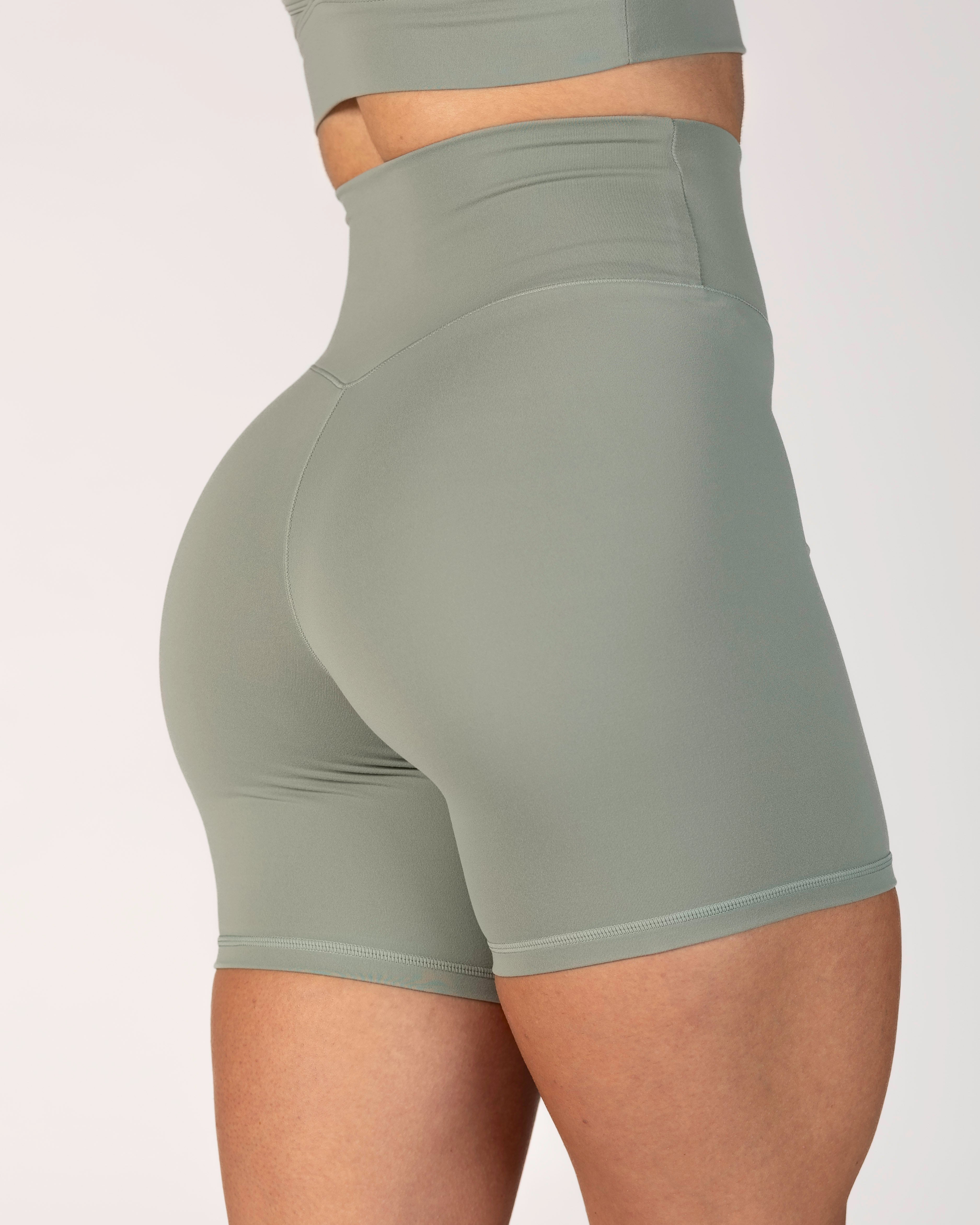 CASSEY Sweeney Short : 6"